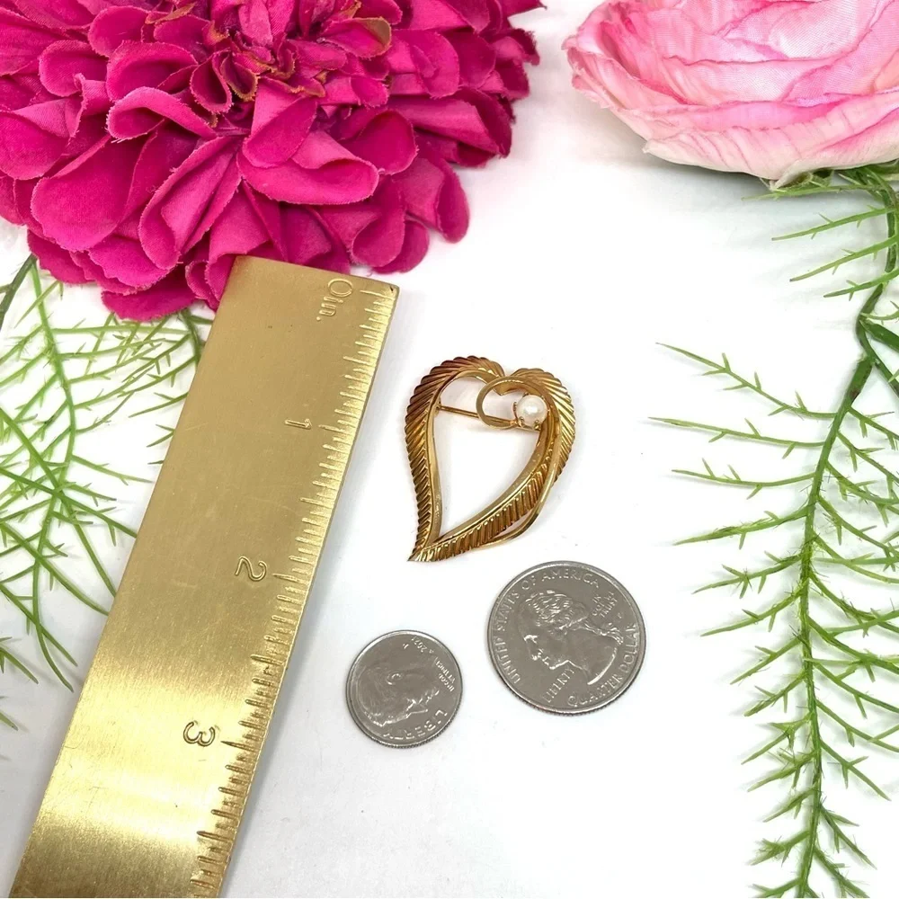 VINTAGE⚜️Cultured Pearl Etched Golden Heart Pin - Picture 5 of 5